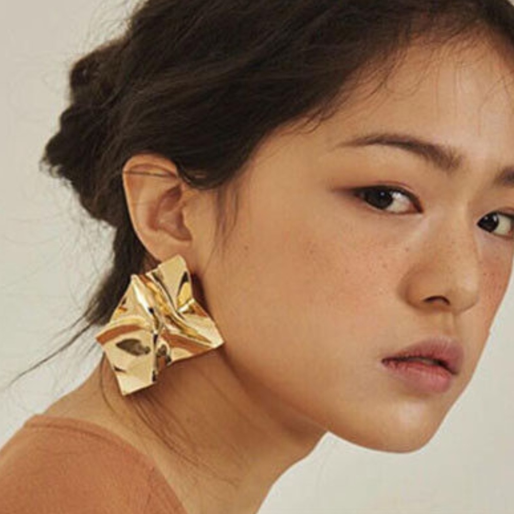 'Reflective' Warped Gold Square Earrings - Picture 5 of 8